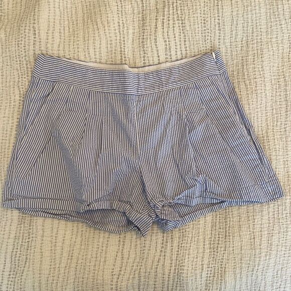 💙 J. Crew Factory Blue and White Striped Seersucker Pleated Shorts Size 4 - Picture 2 of 5